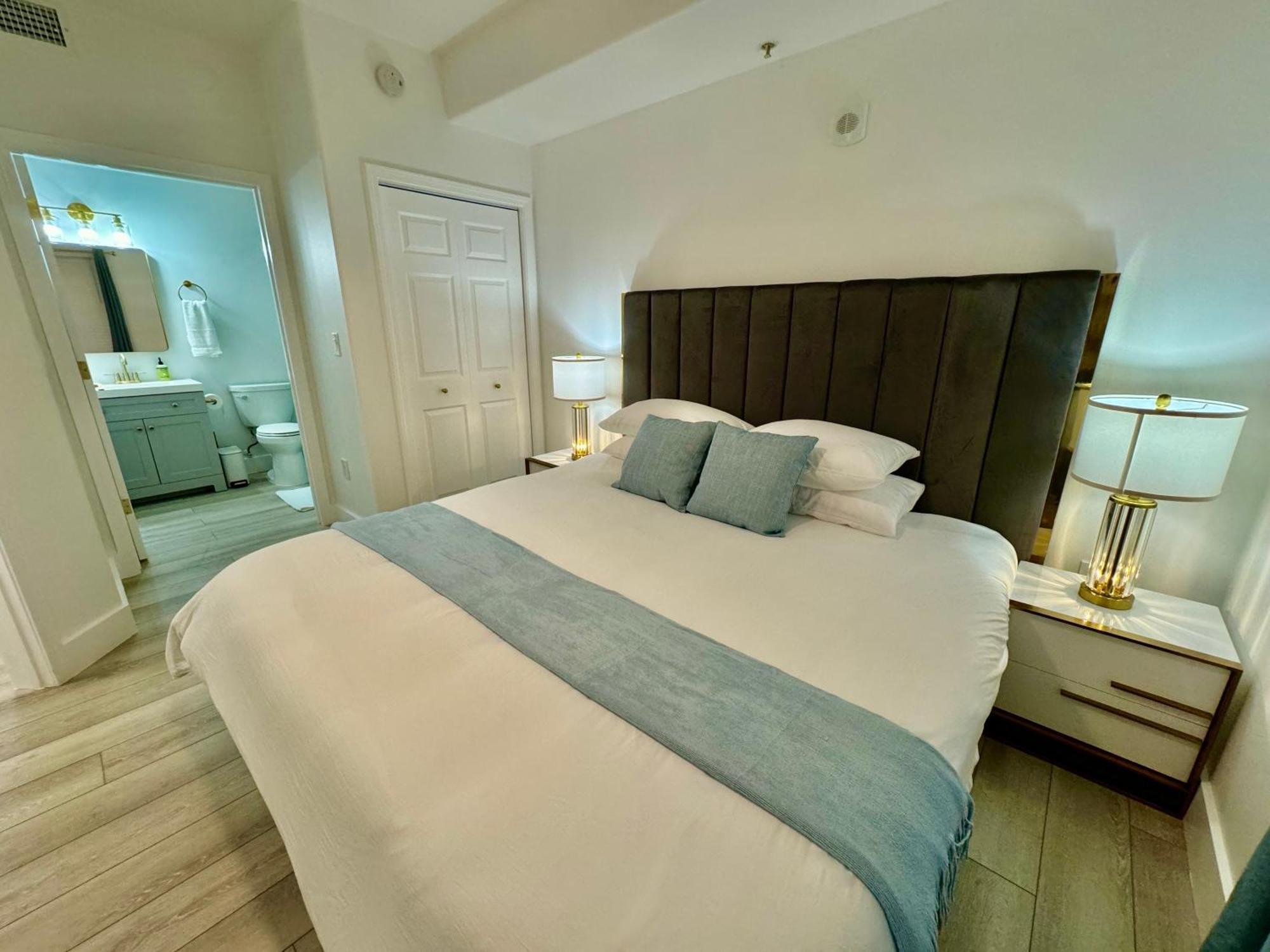 Balcony King Suite - Lake & Pool View Орландо Екстер'єр фото