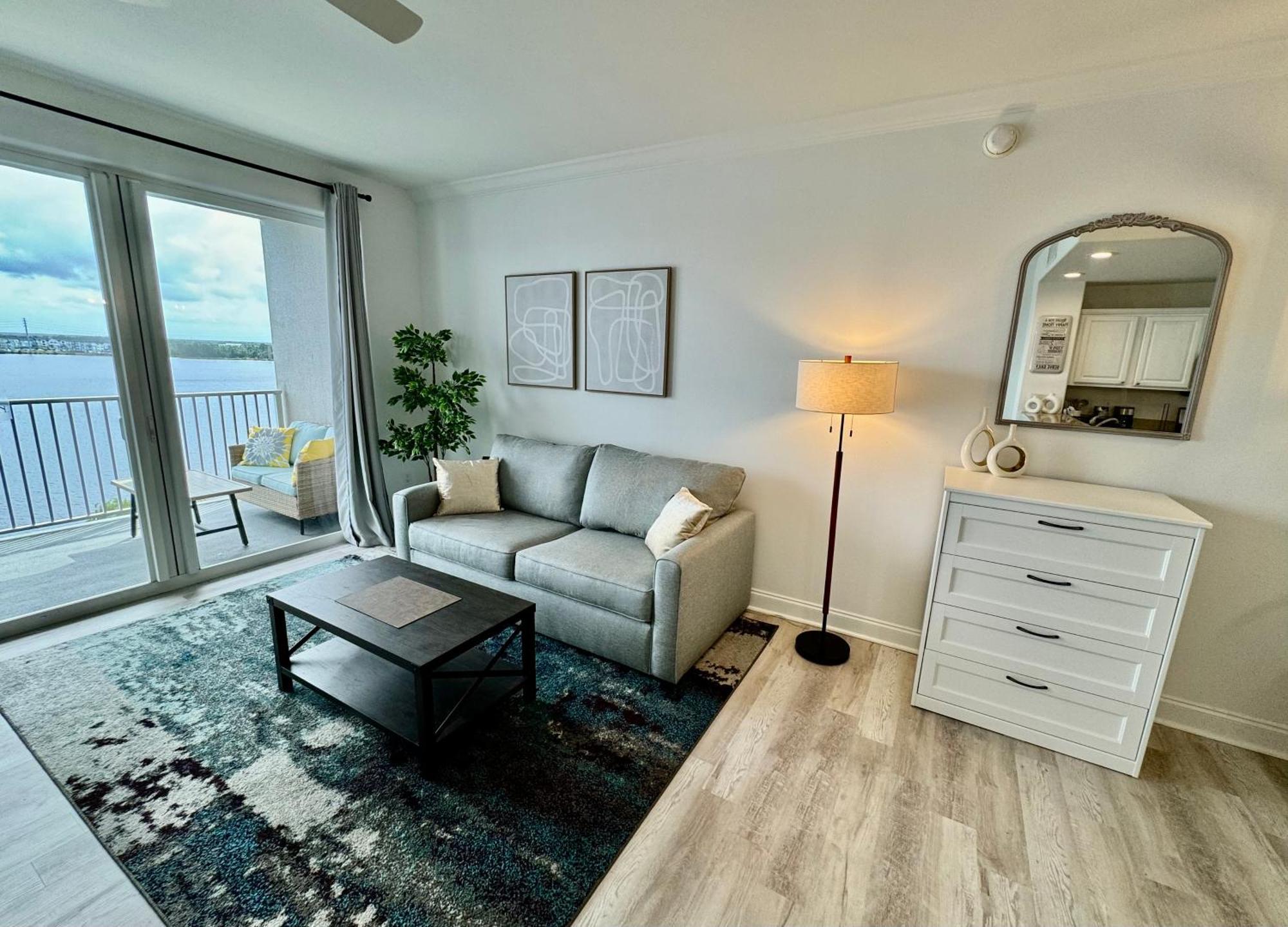 Balcony King Suite - Lake & Pool View Орландо Екстер'єр фото